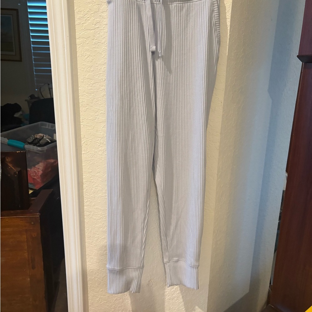Stylish Ribbed Track Pants in Light Gray - Picture 3 of 5